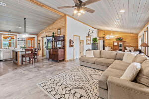 5653 E Persimmon Place