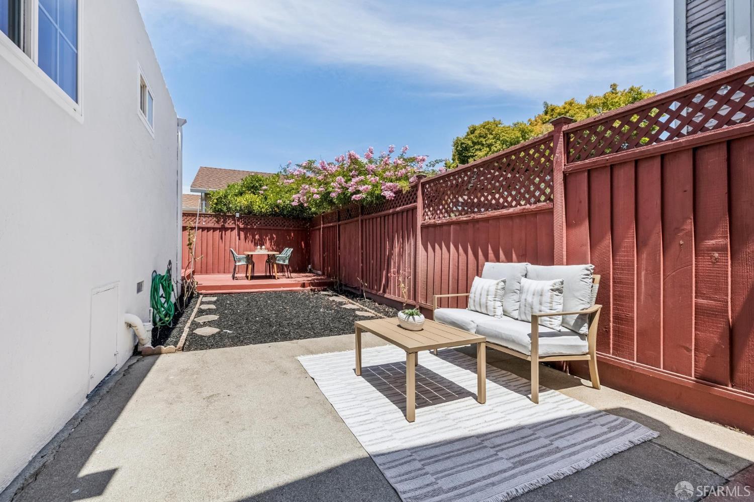 1121 Peach Street