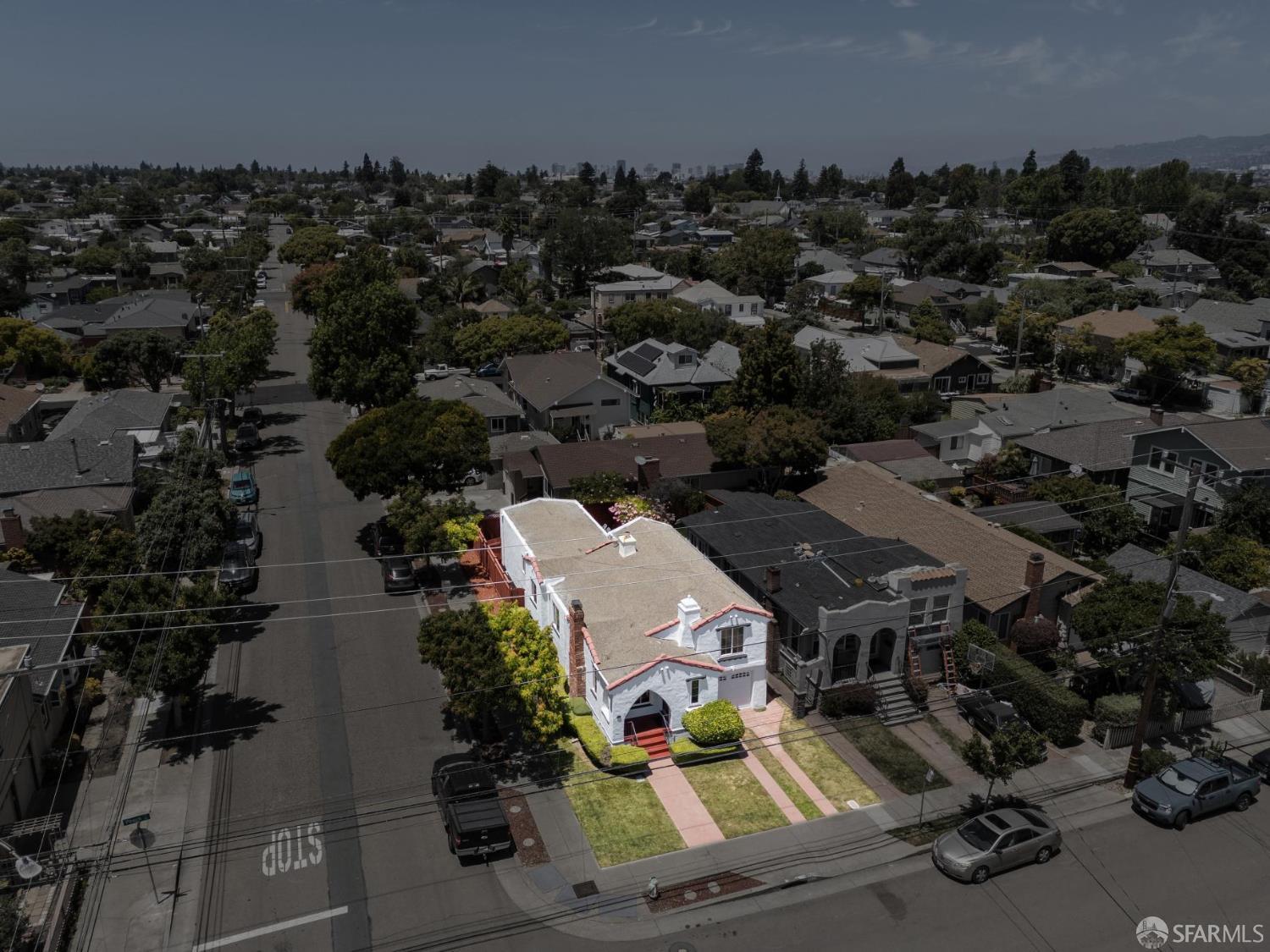 1121 Peach Street