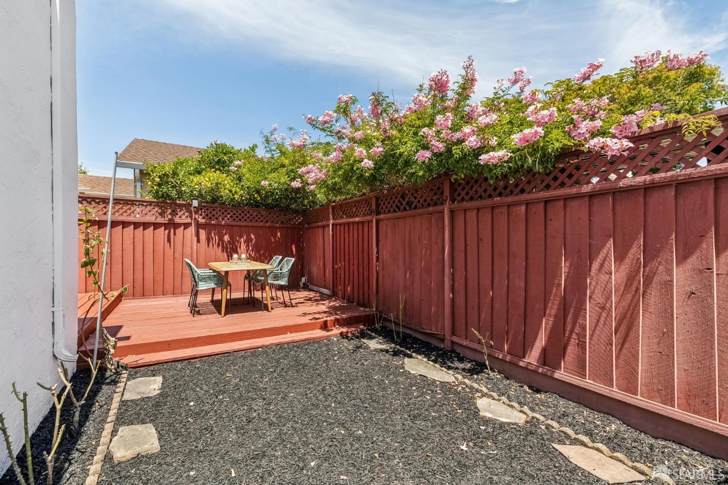 1121 Peach Street