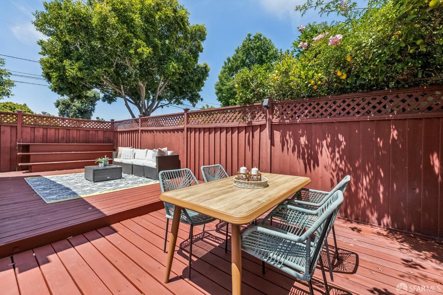 1121 Peach Street