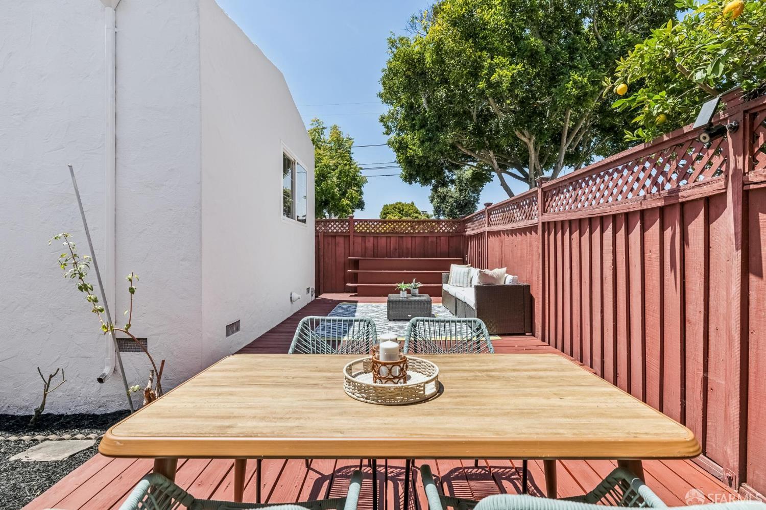 1121 Peach Street
