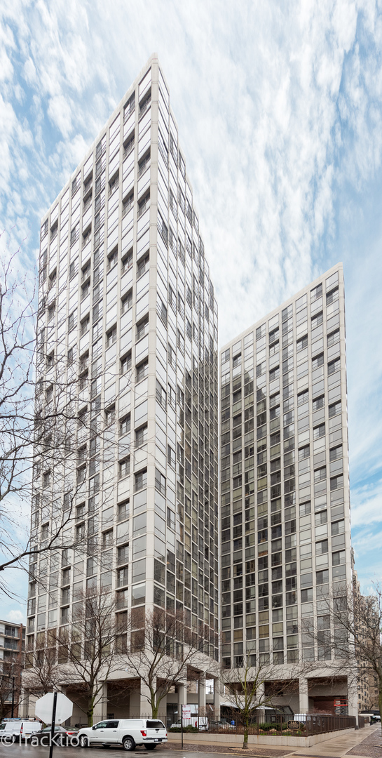 345 W Fullerton Parkway Unit: 1705