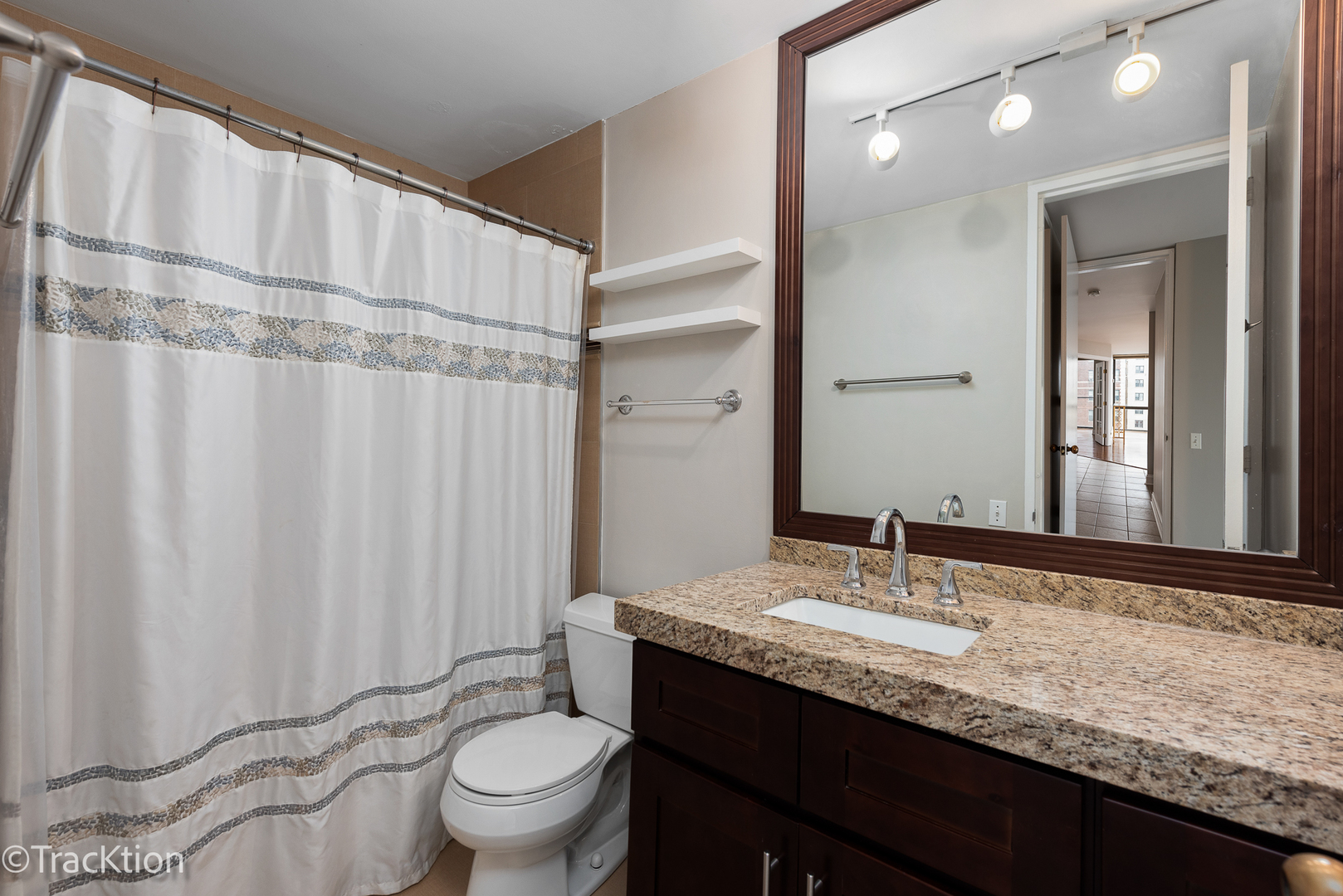 345 W Fullerton Parkway Unit: 1705