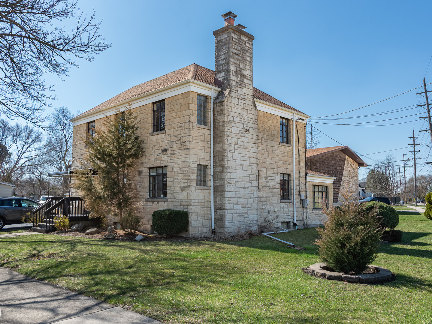 33 W Naperville Road