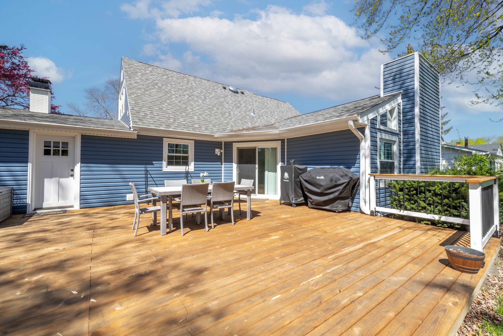 35 CLOVERDALE Lane