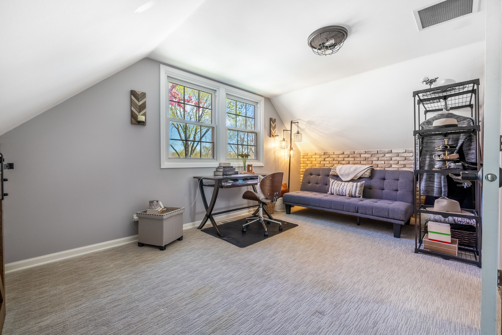 35 CLOVERDALE Lane