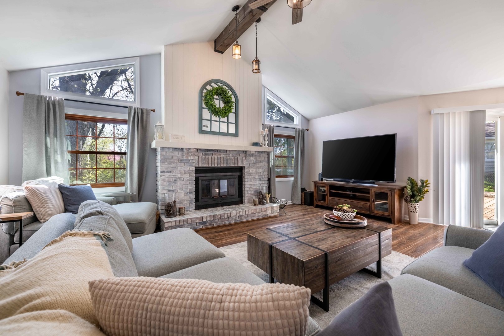 35 CLOVERDALE Lane
