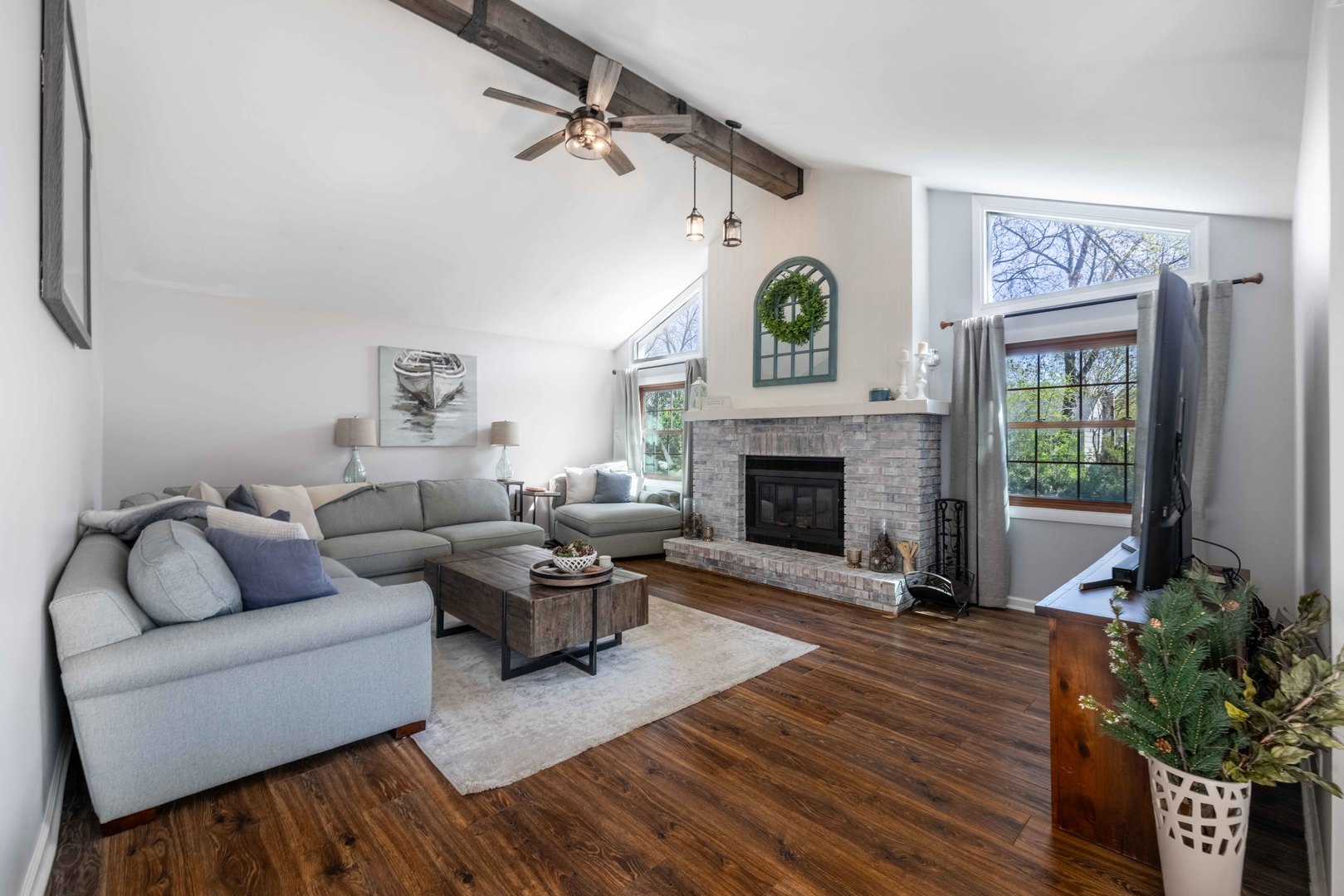 35 CLOVERDALE Lane