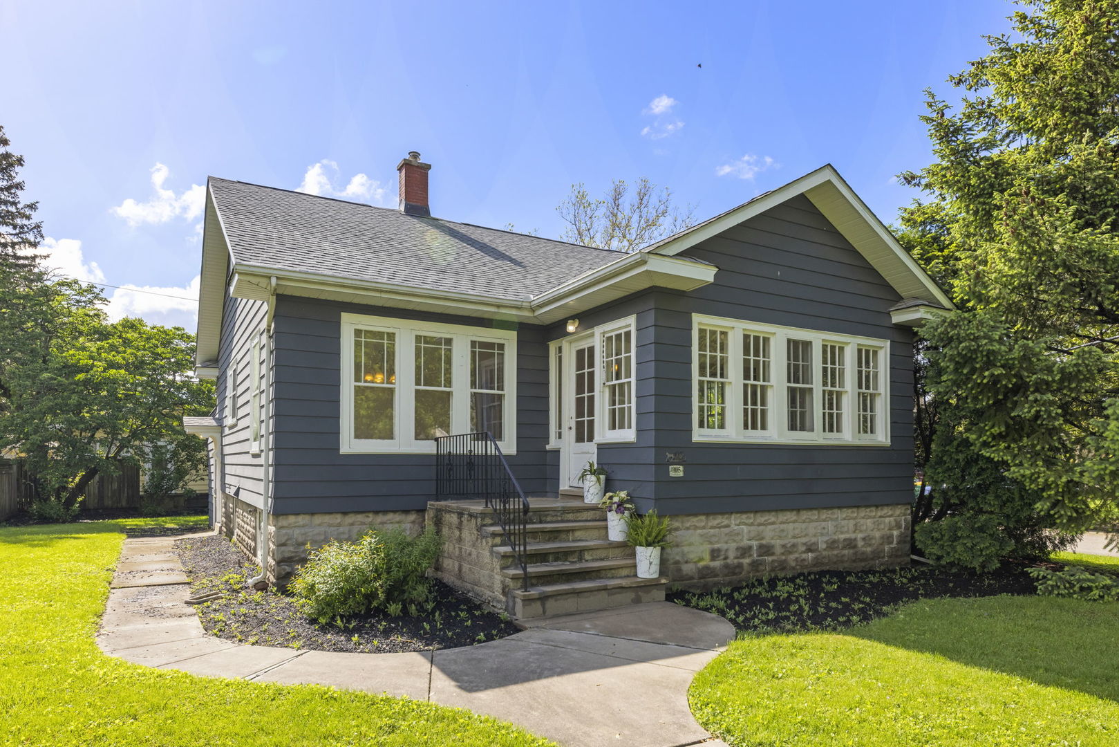 905 Dawes Avenue