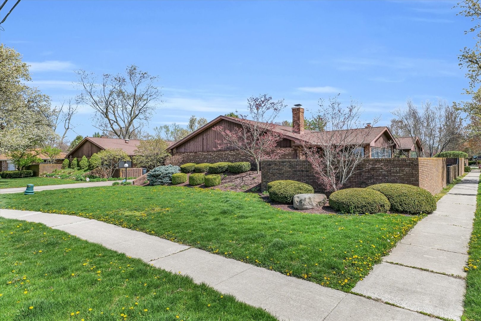 112 W Whitehall Court Unit: A