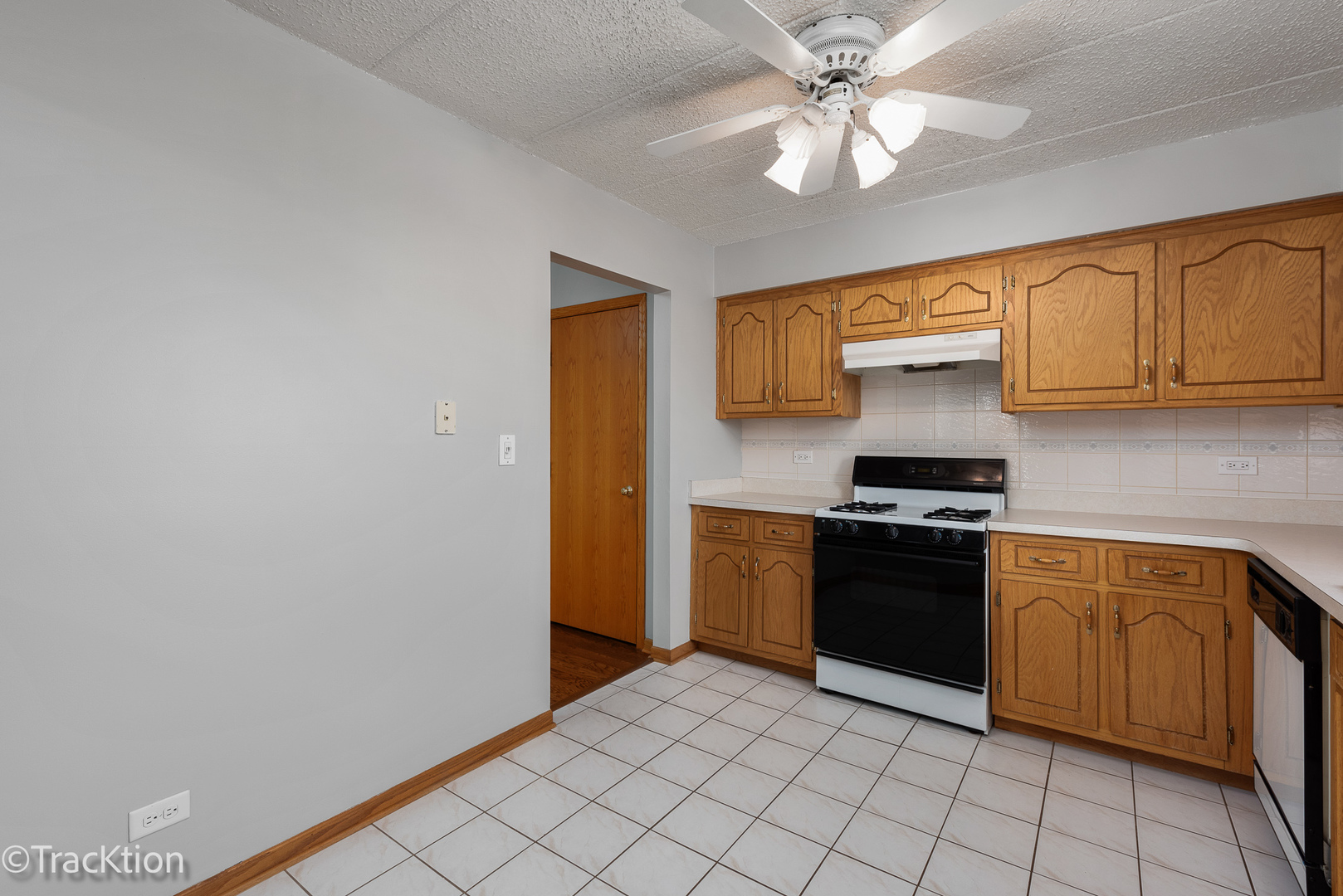 6136 W 63rd Street Unit: 2E