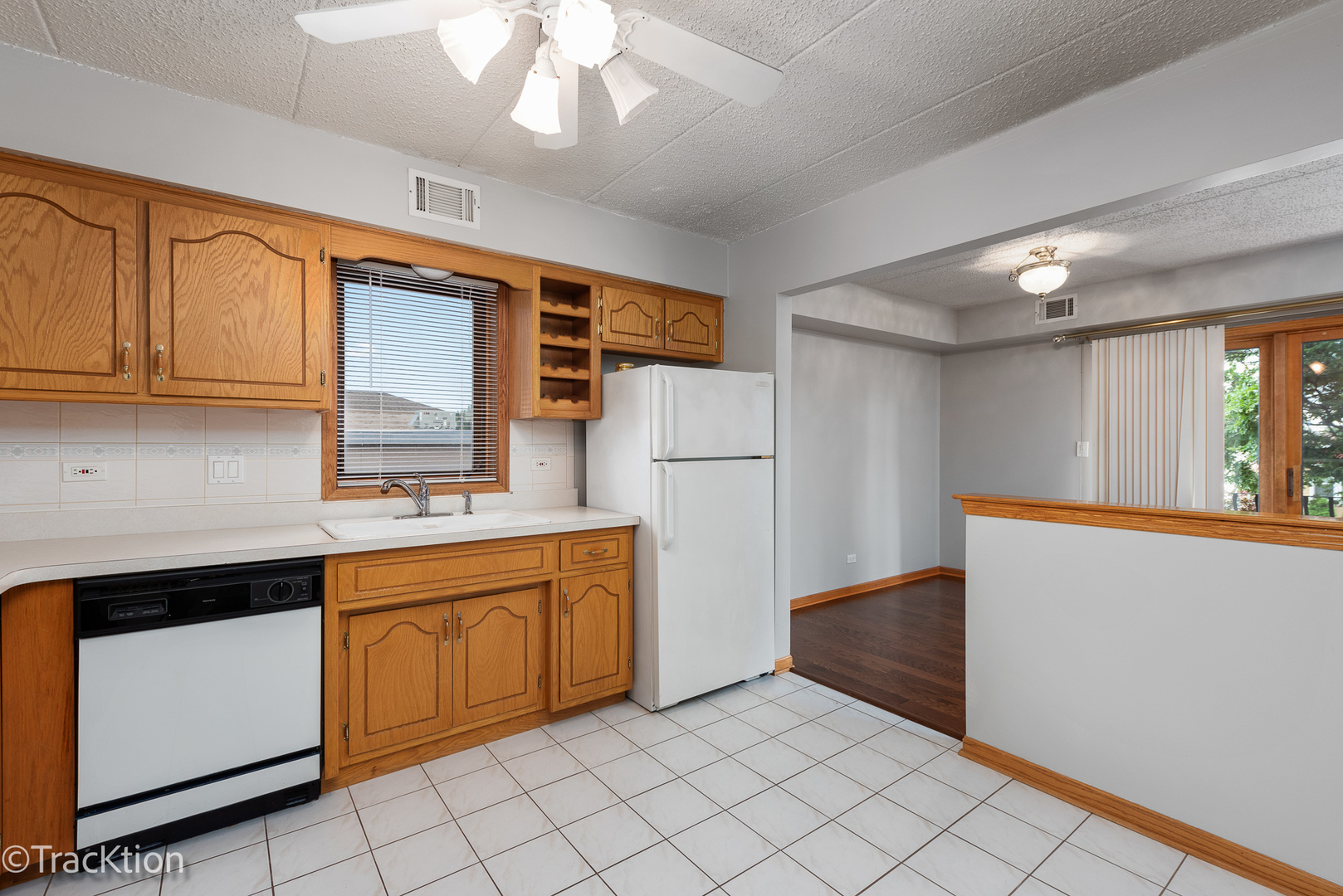 6136 W 63rd Street Unit: 2E