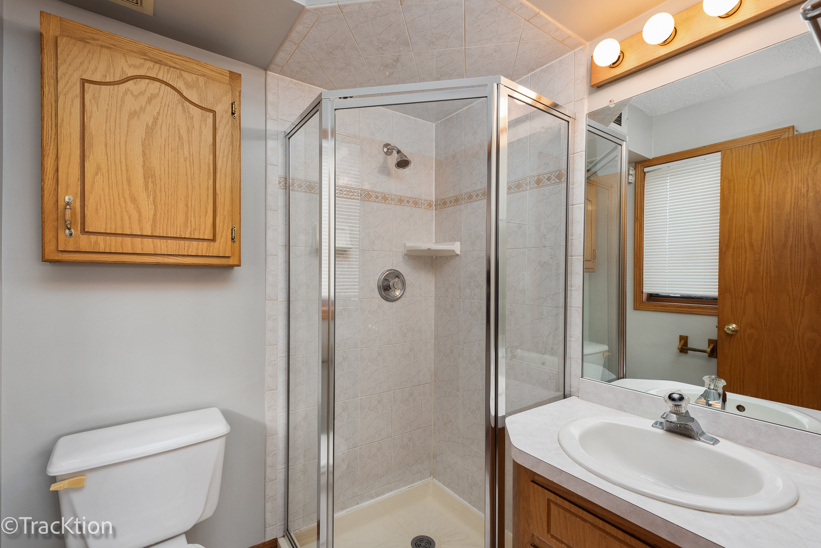 6136 W 63rd Street Unit: 2E
