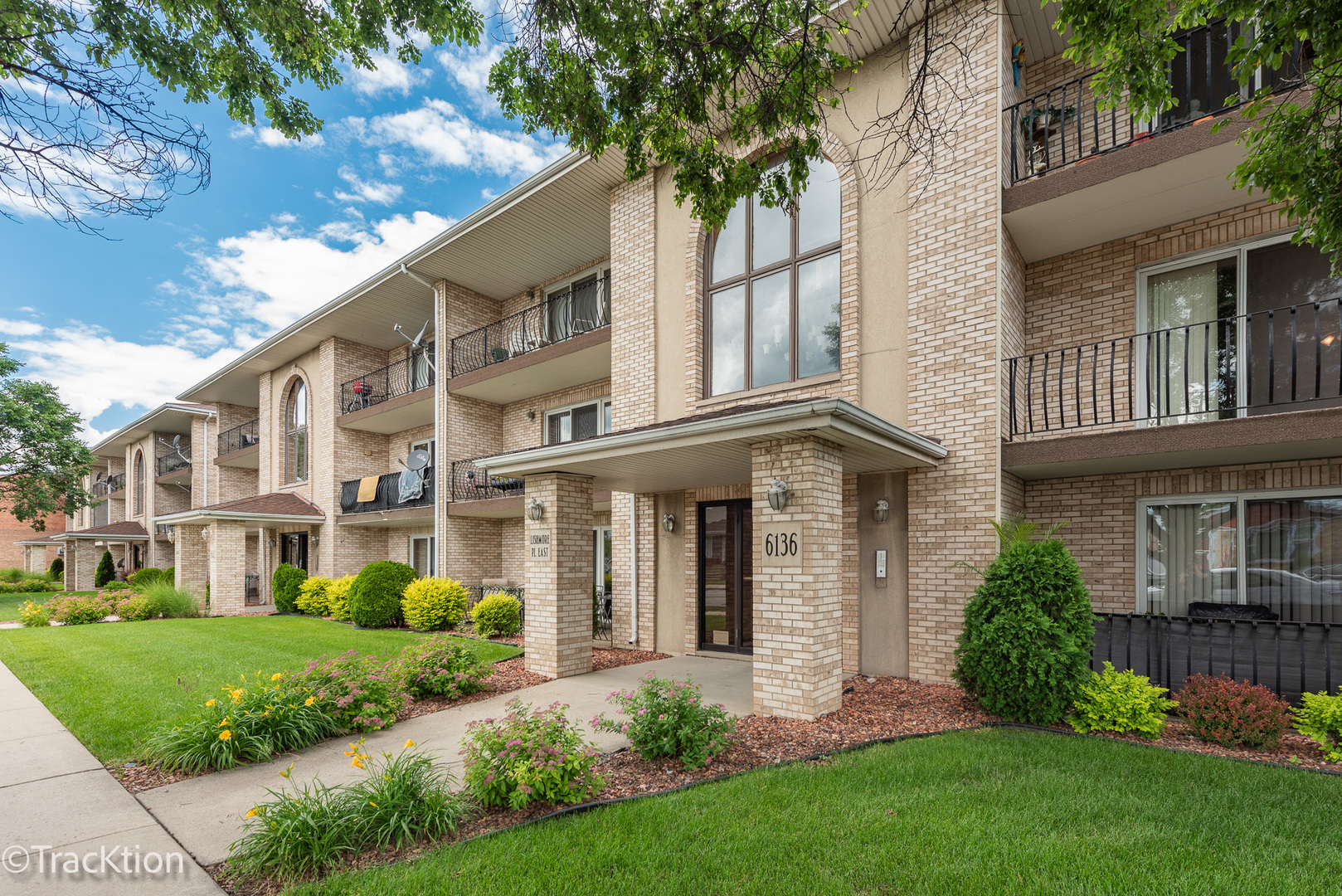 6136 W 63rd Street Unit: 2E