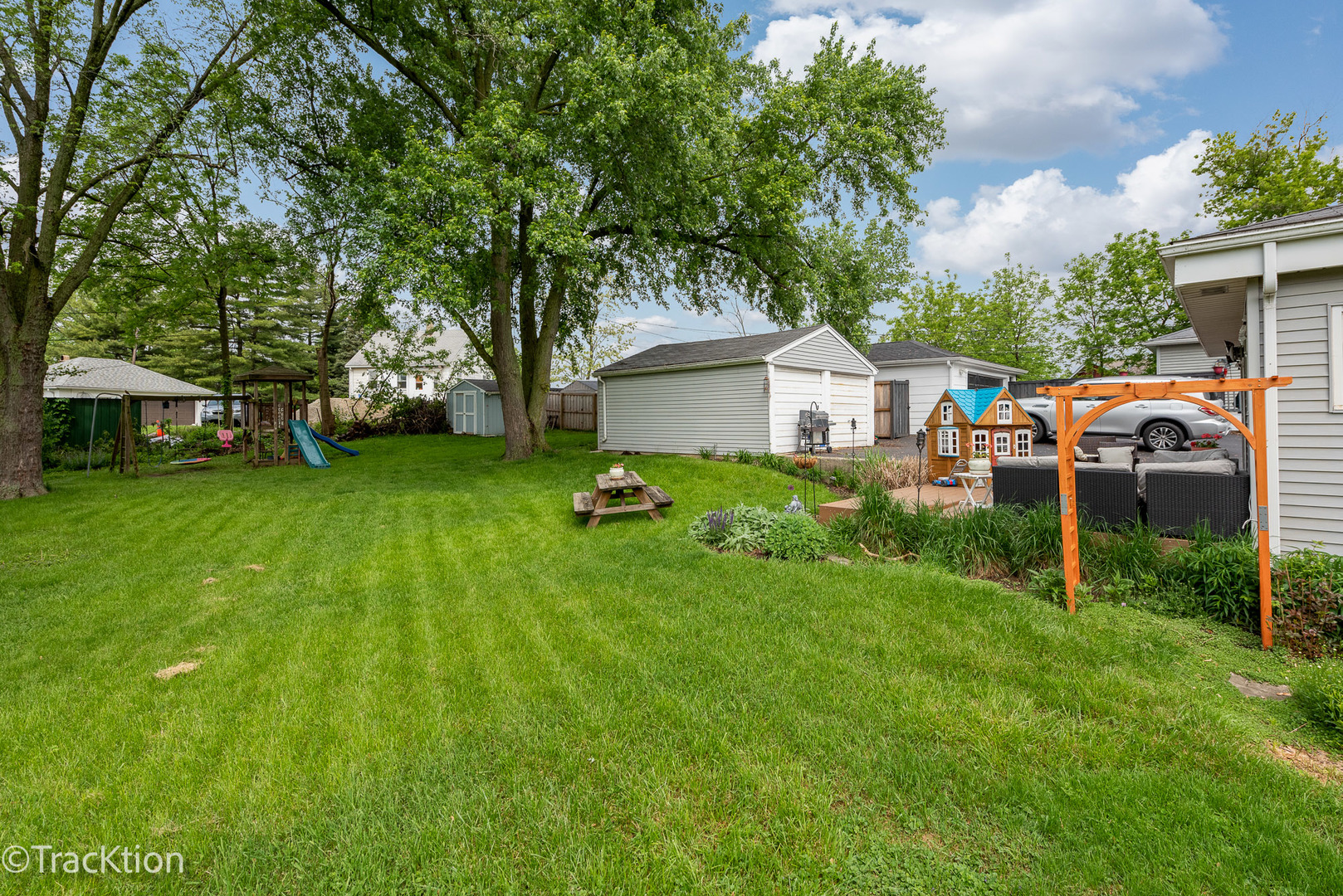 10S450 Ruth Drive