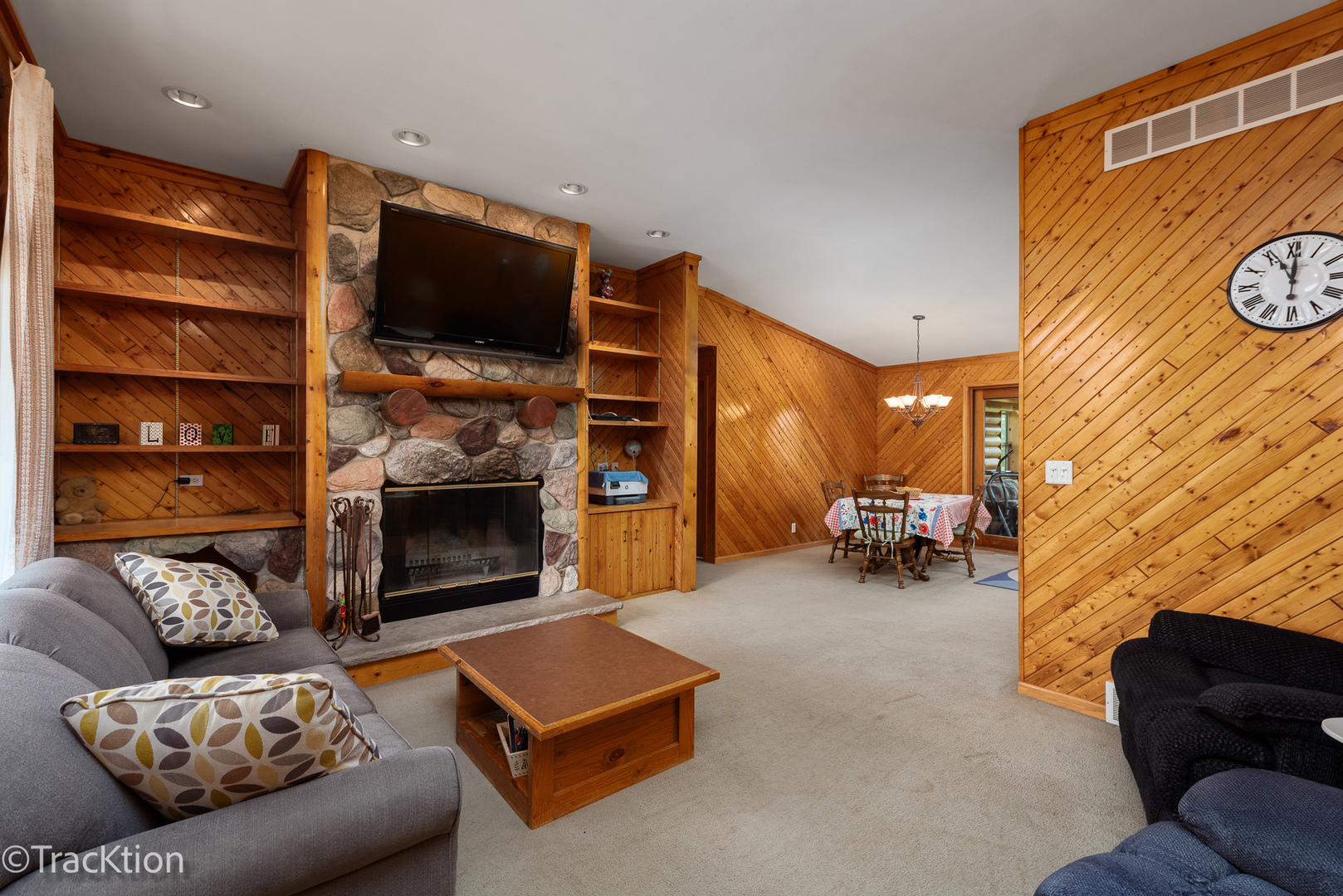 894 MOFFET Road