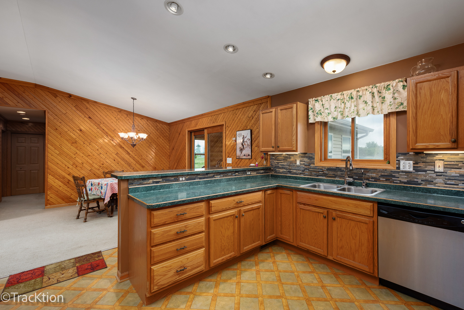 894 MOFFET Road