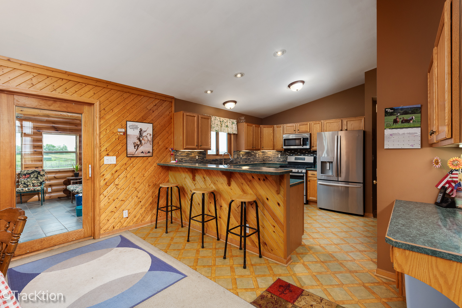 894 MOFFET Road