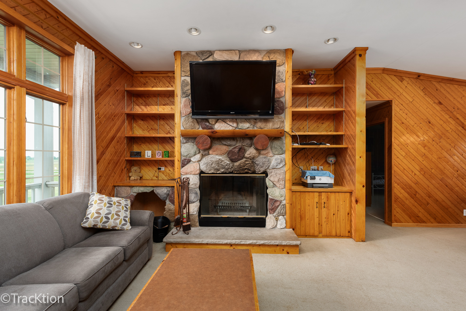 894 MOFFET Road