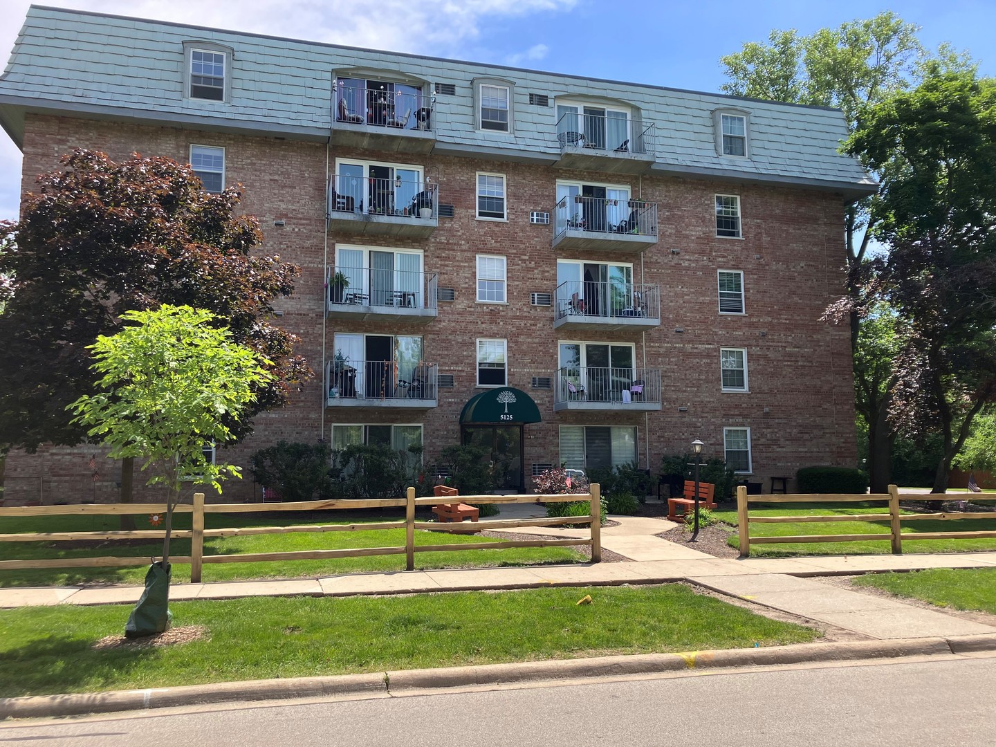 5125 Blodgett Avenue Unit: 318