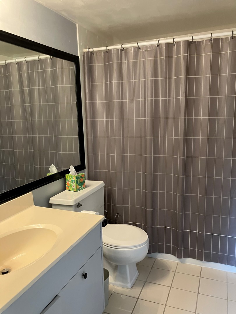 5125 Blodgett Avenue Unit: 318