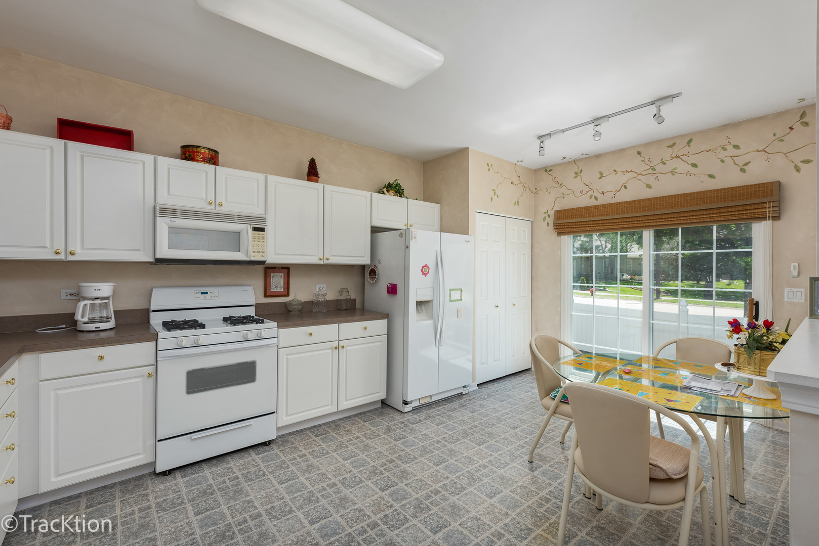 20904 W Chinaberry Court