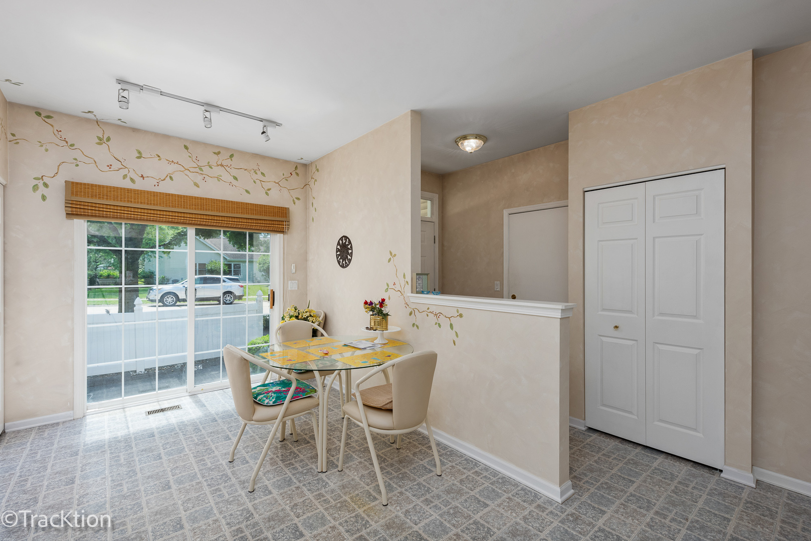 20904 W Chinaberry Court
