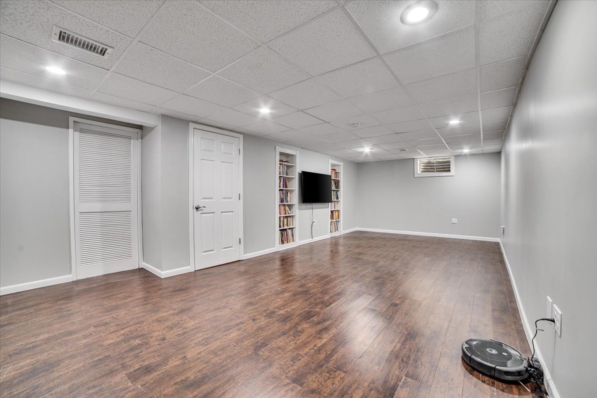 916 Stratford Lane