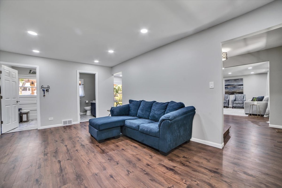 916 Stratford Lane