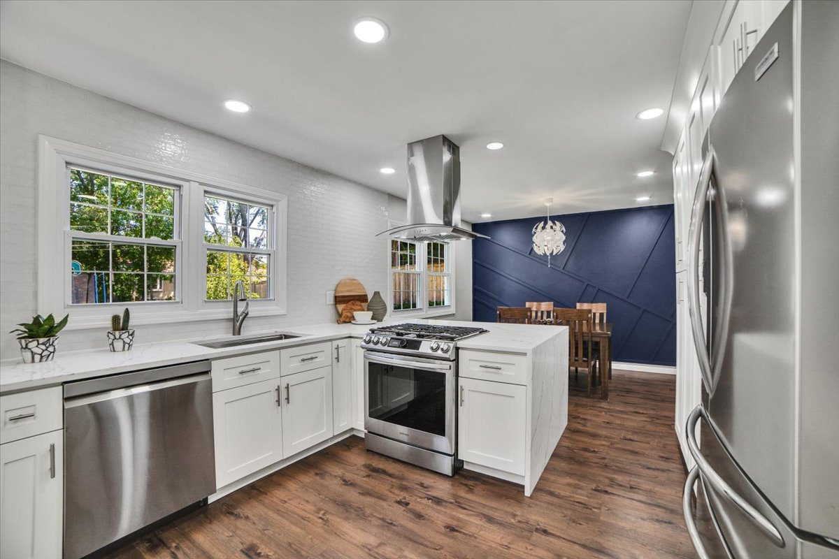 916 Stratford Lane