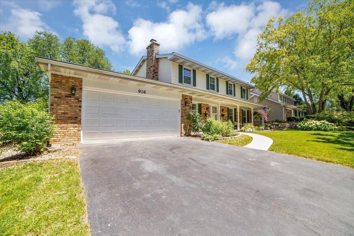 916 Stratford Lane