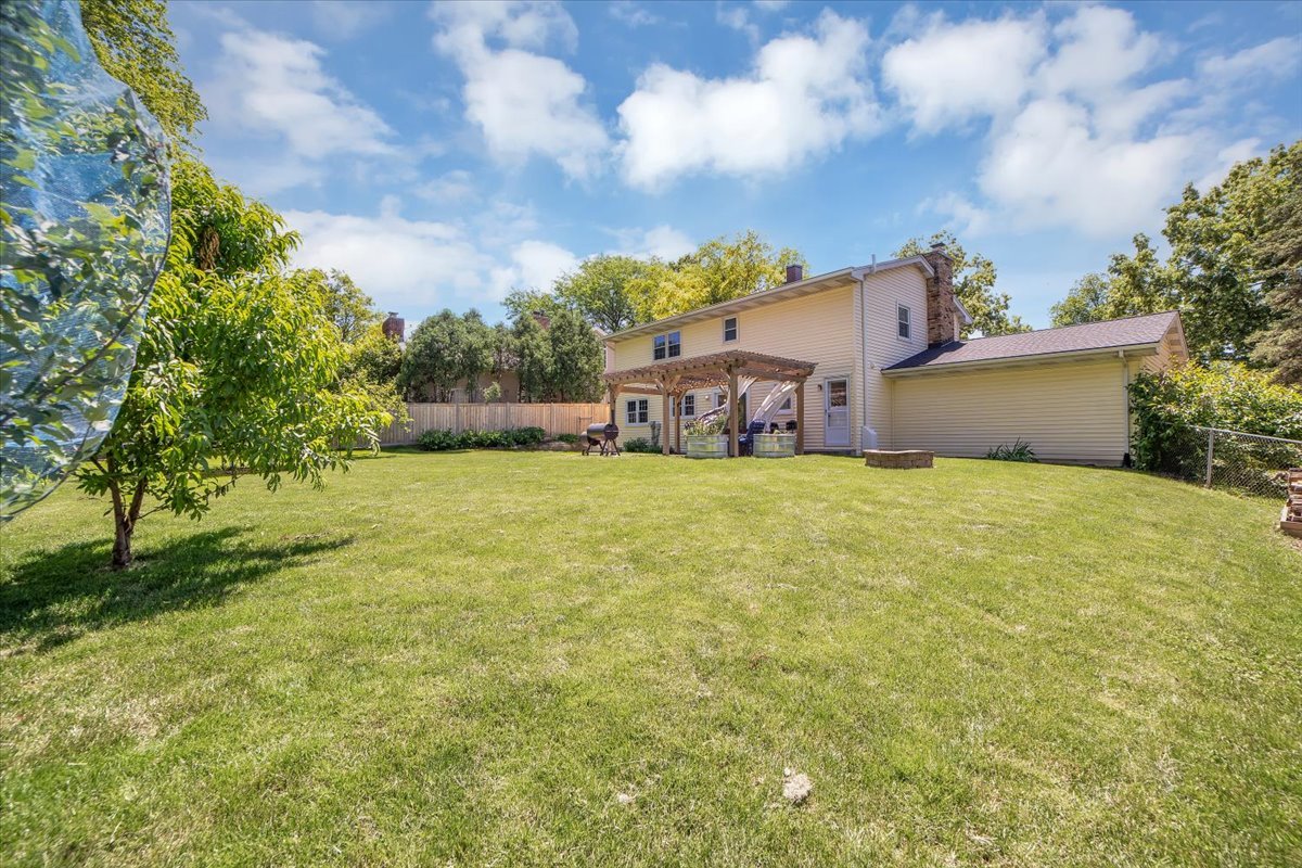 916 Stratford Lane