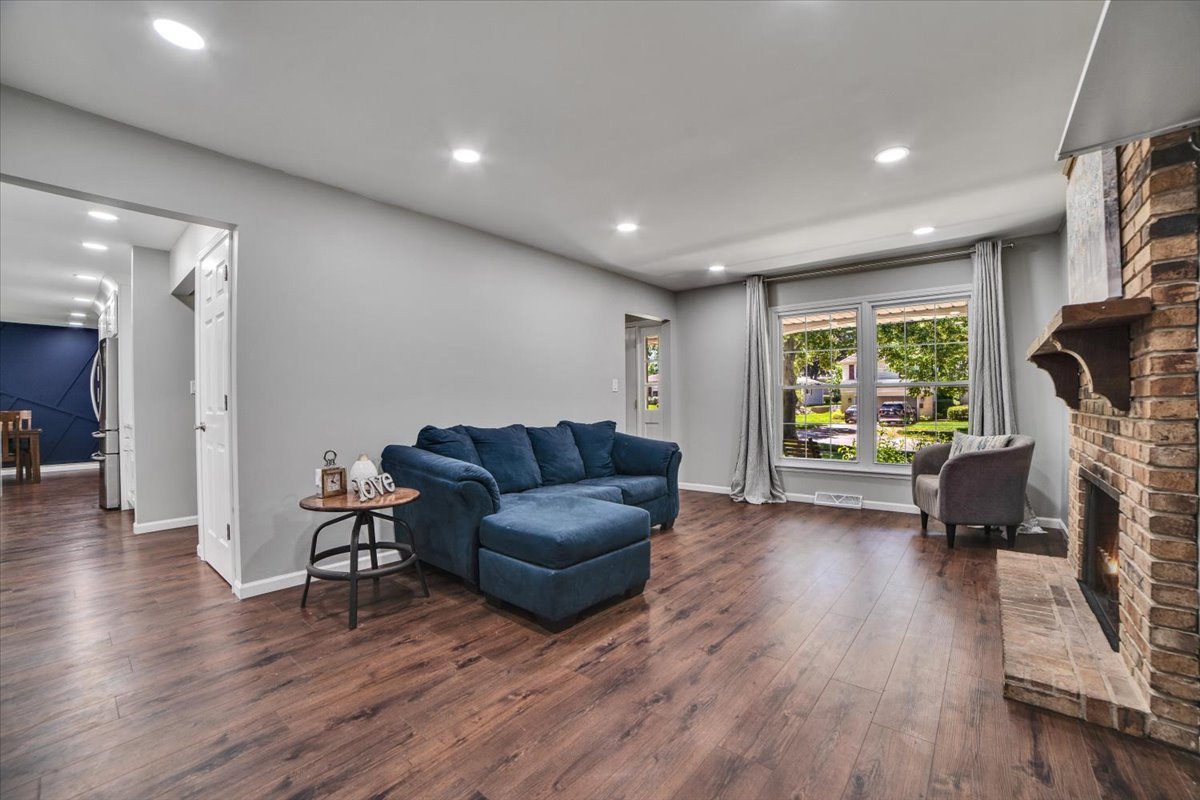 916 Stratford Lane