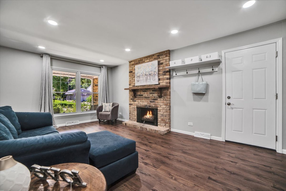 916 Stratford Lane