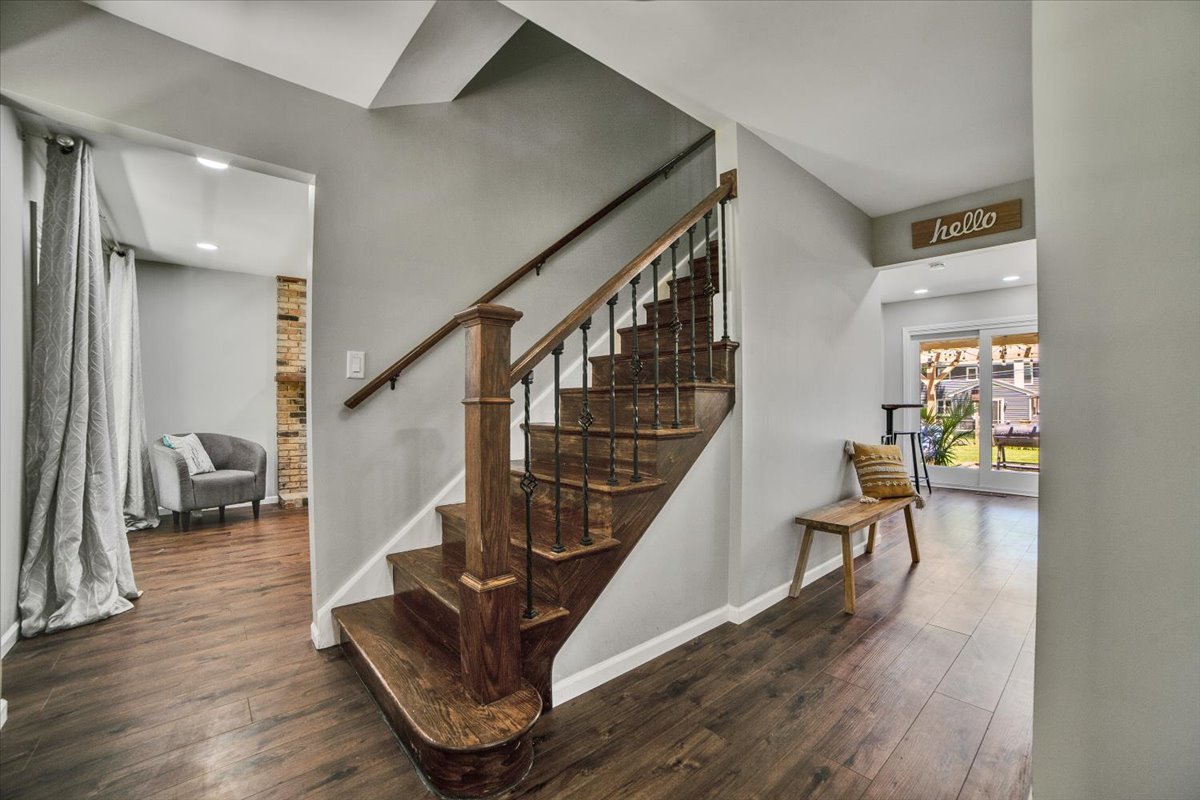 916 Stratford Lane