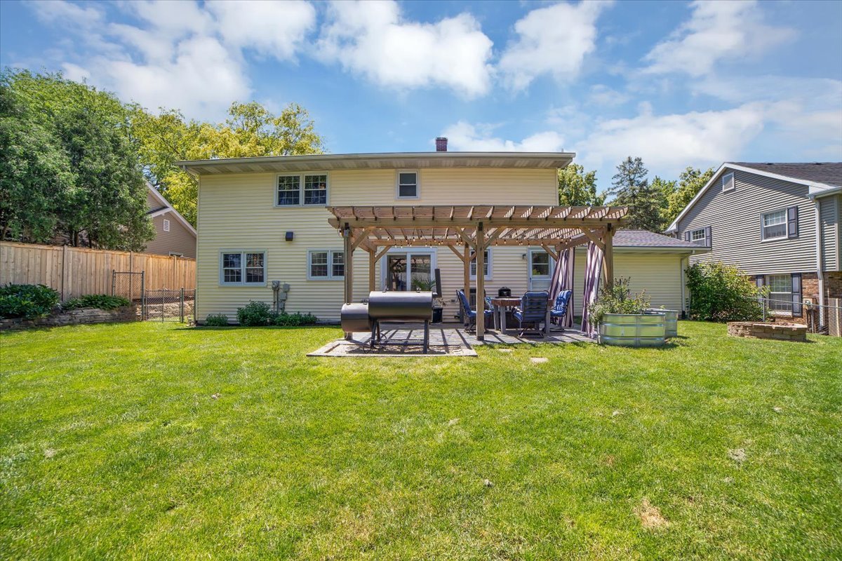 916 Stratford Lane