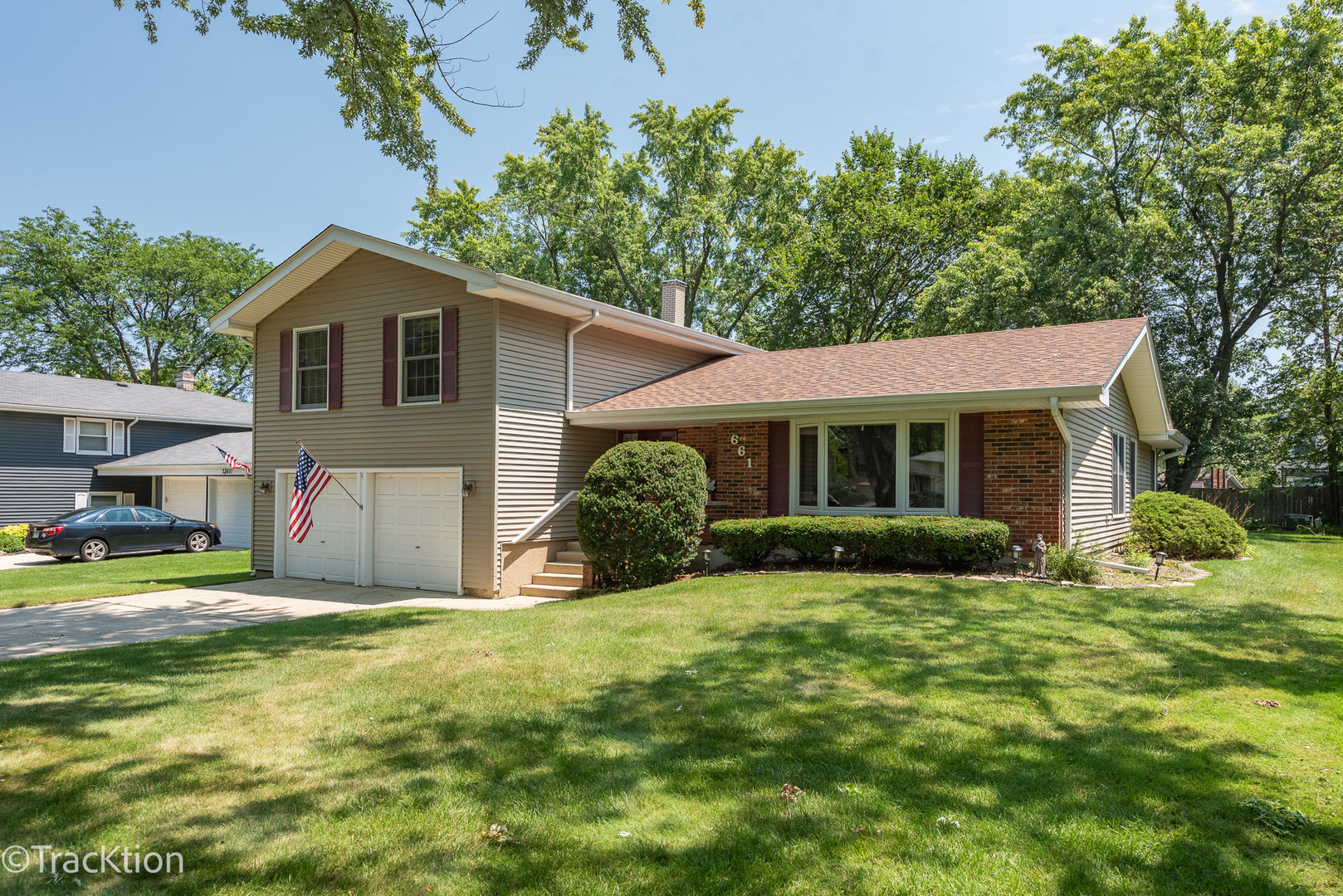2S661 Devonshire Lane