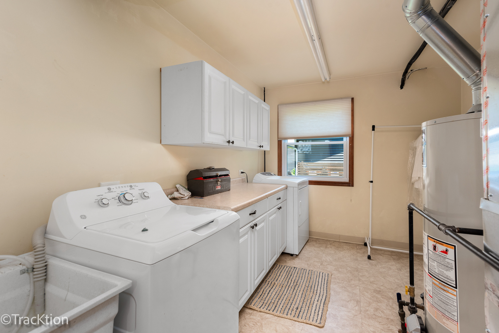 2S661 Devonshire Lane