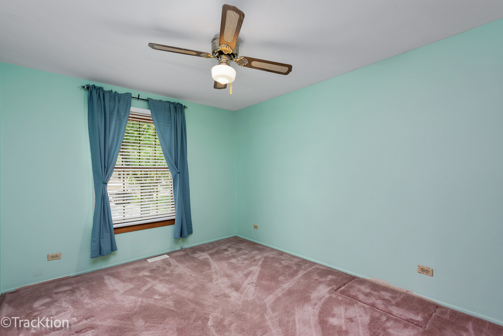 2S661 Devonshire Lane