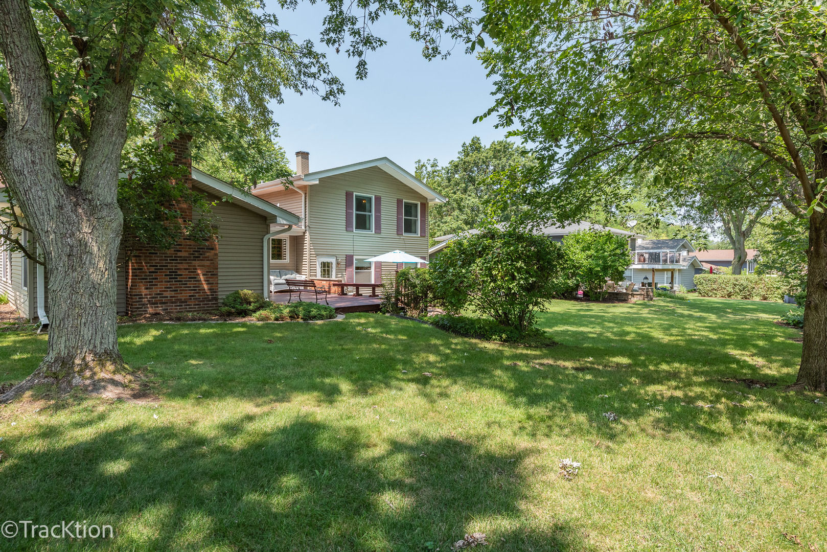 2S661 Devonshire Lane