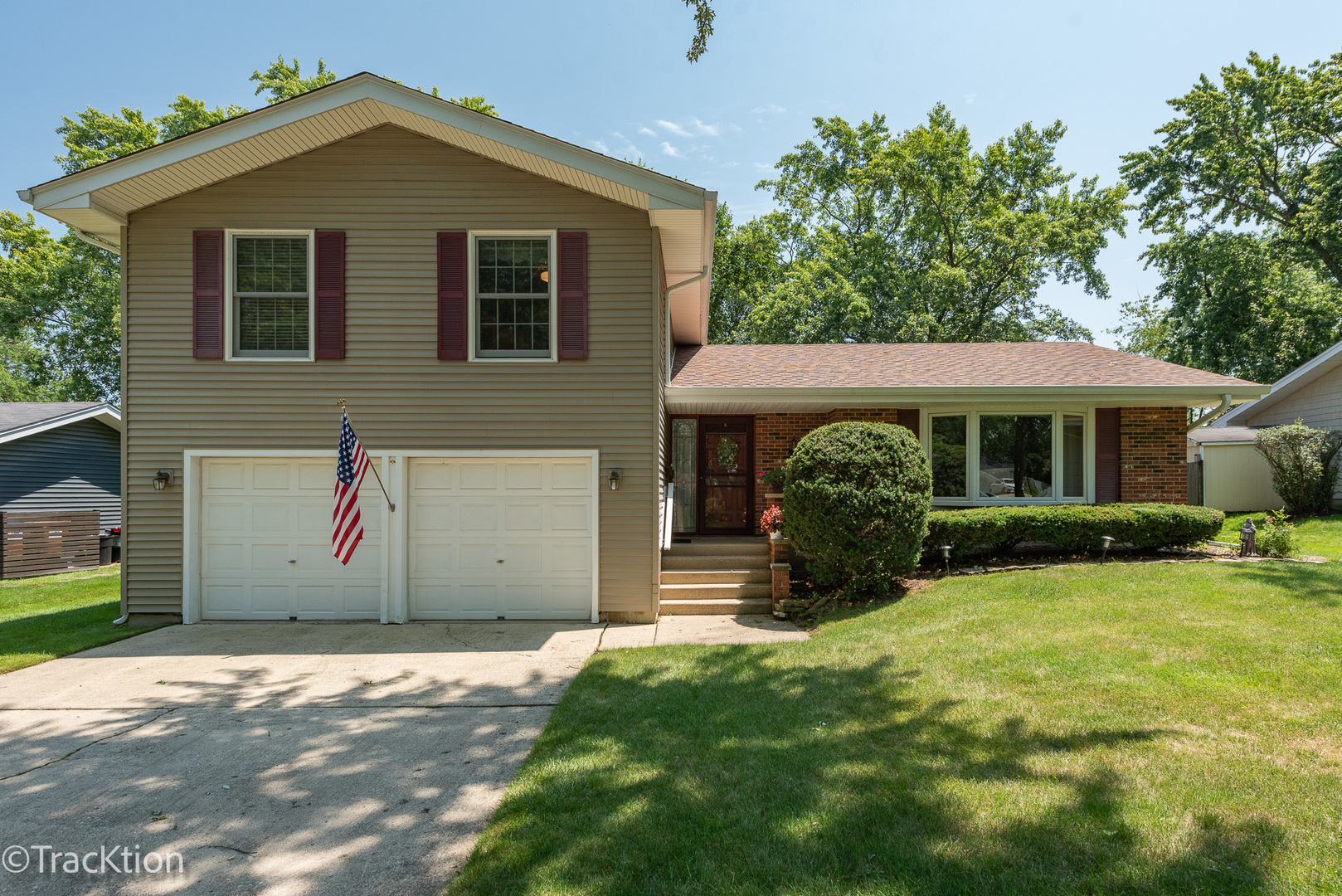 2S661 Devonshire Lane