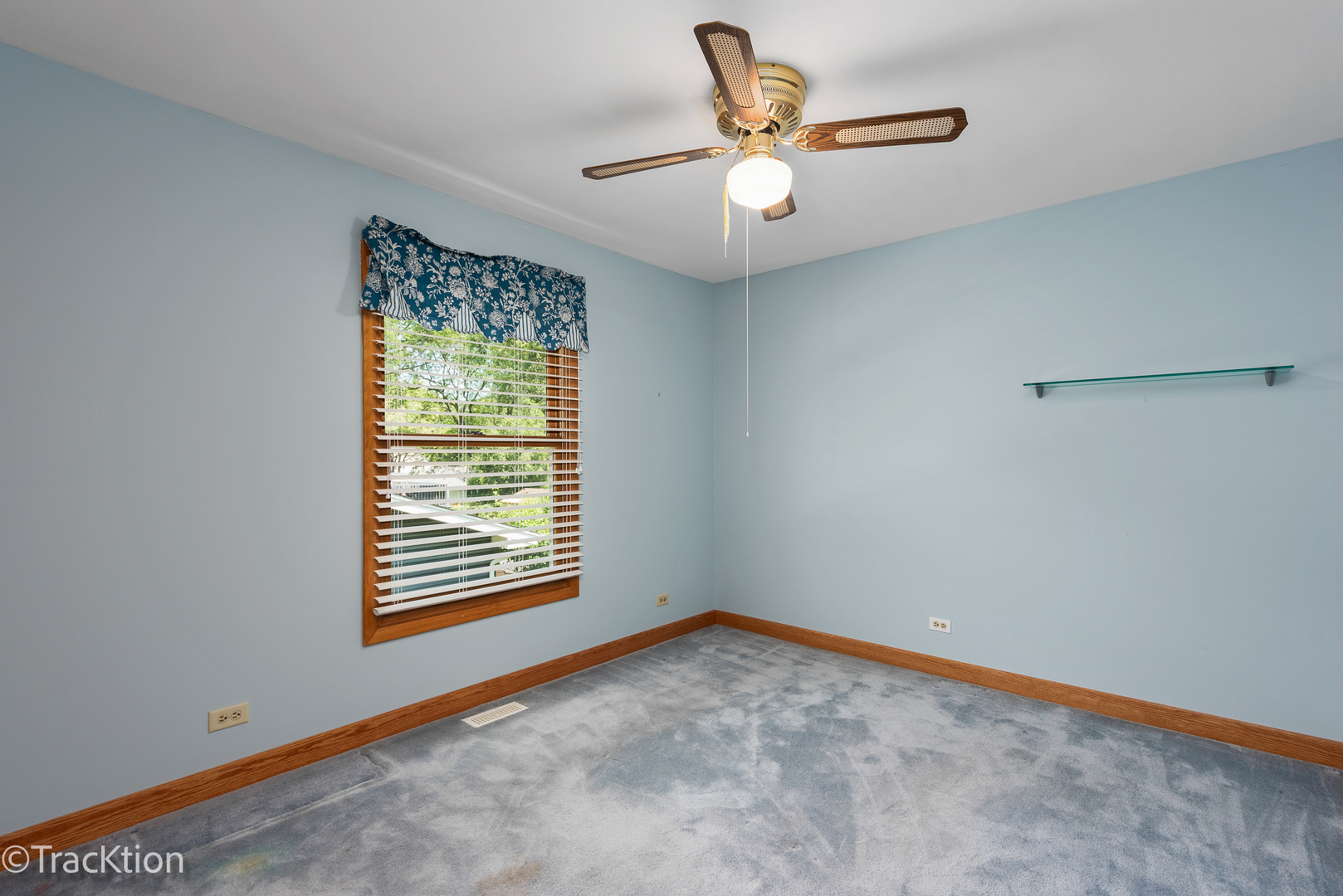 2S661 Devonshire Lane
