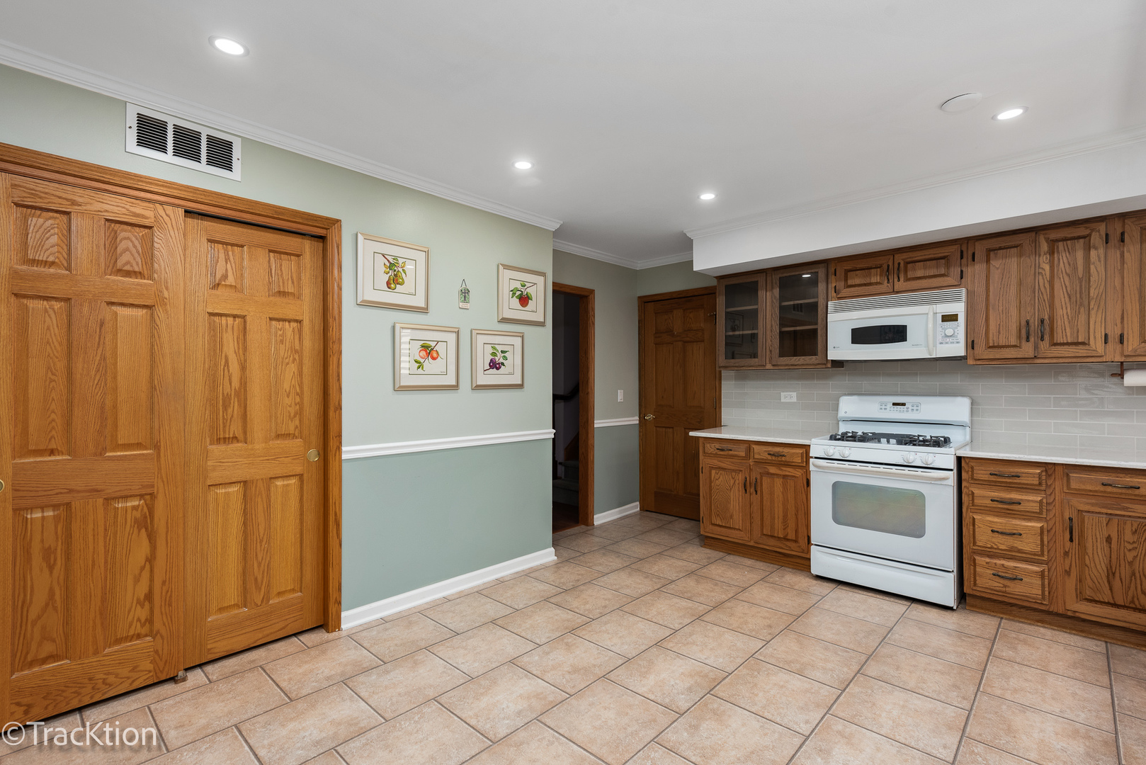 2S661 Devonshire Lane