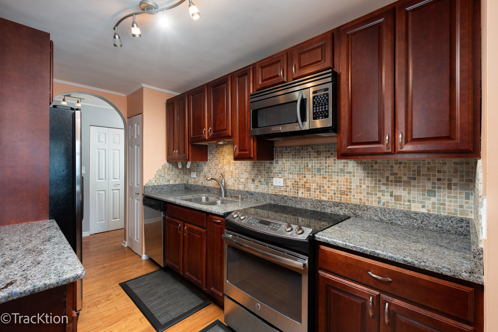 6301 N SHERIDAN Road Unit: 22L
