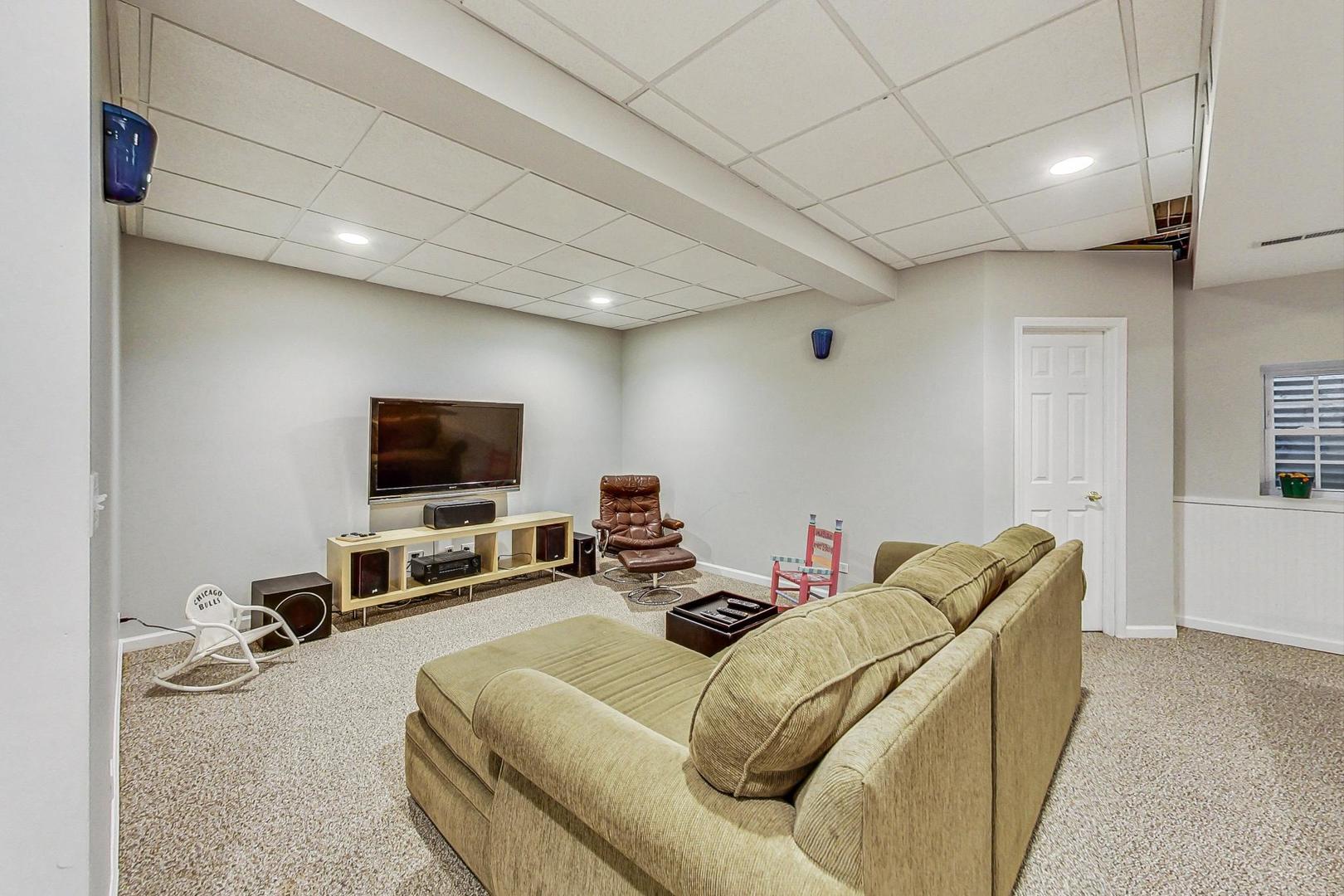 4512 Elm Street