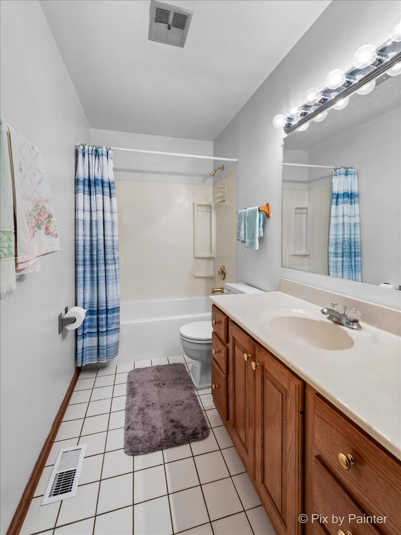 134 W Schubert Avenue