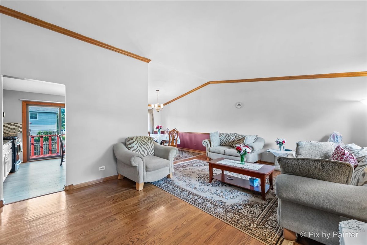 134 W Schubert Avenue