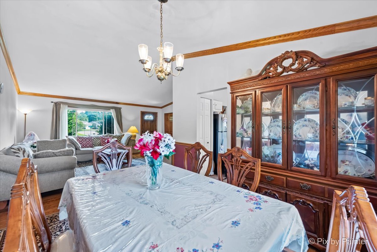134 W Schubert Avenue