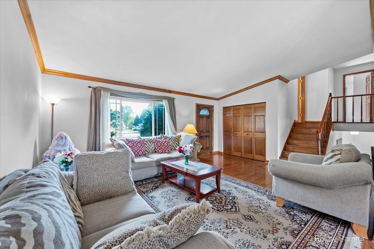 134 W Schubert Avenue